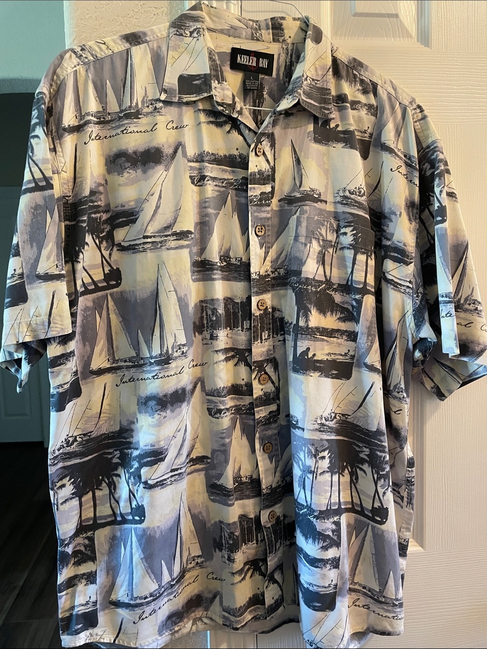 Kirkland Signature Gray and Blue Sailboat Print Short Sleeve Shirt L